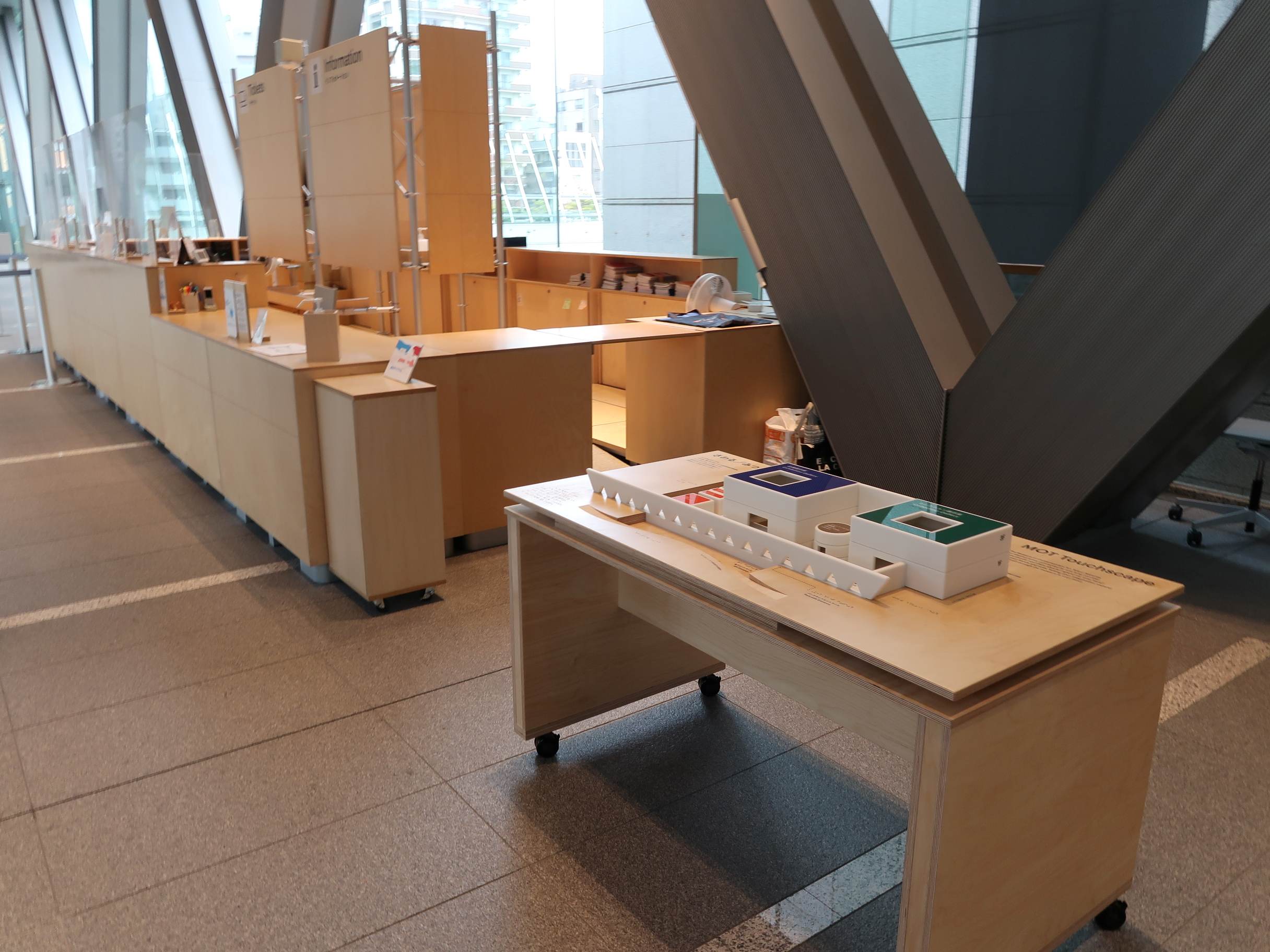 インフォメーション脇の触察模型