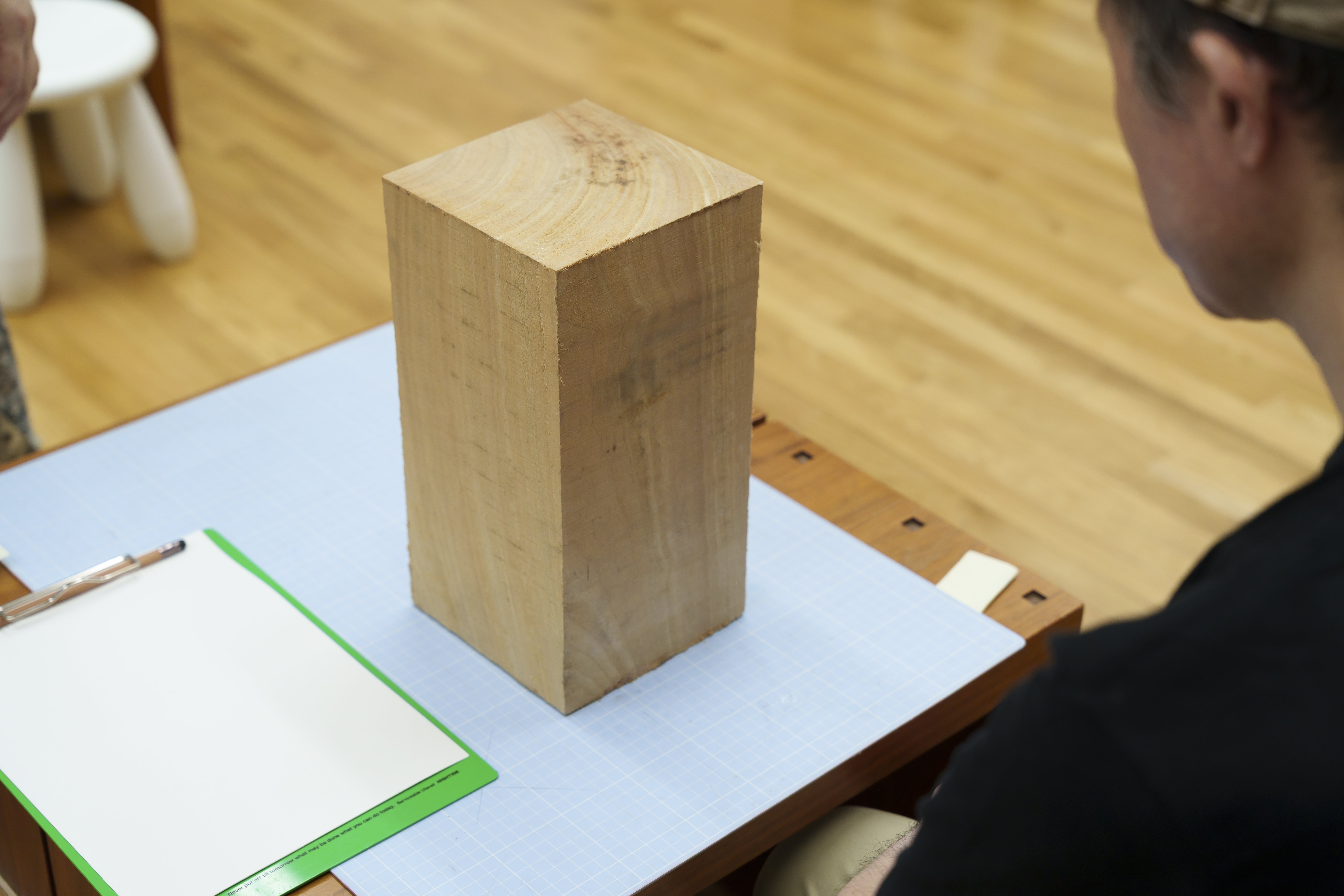 制作前にじっくりと木と向き合う時間