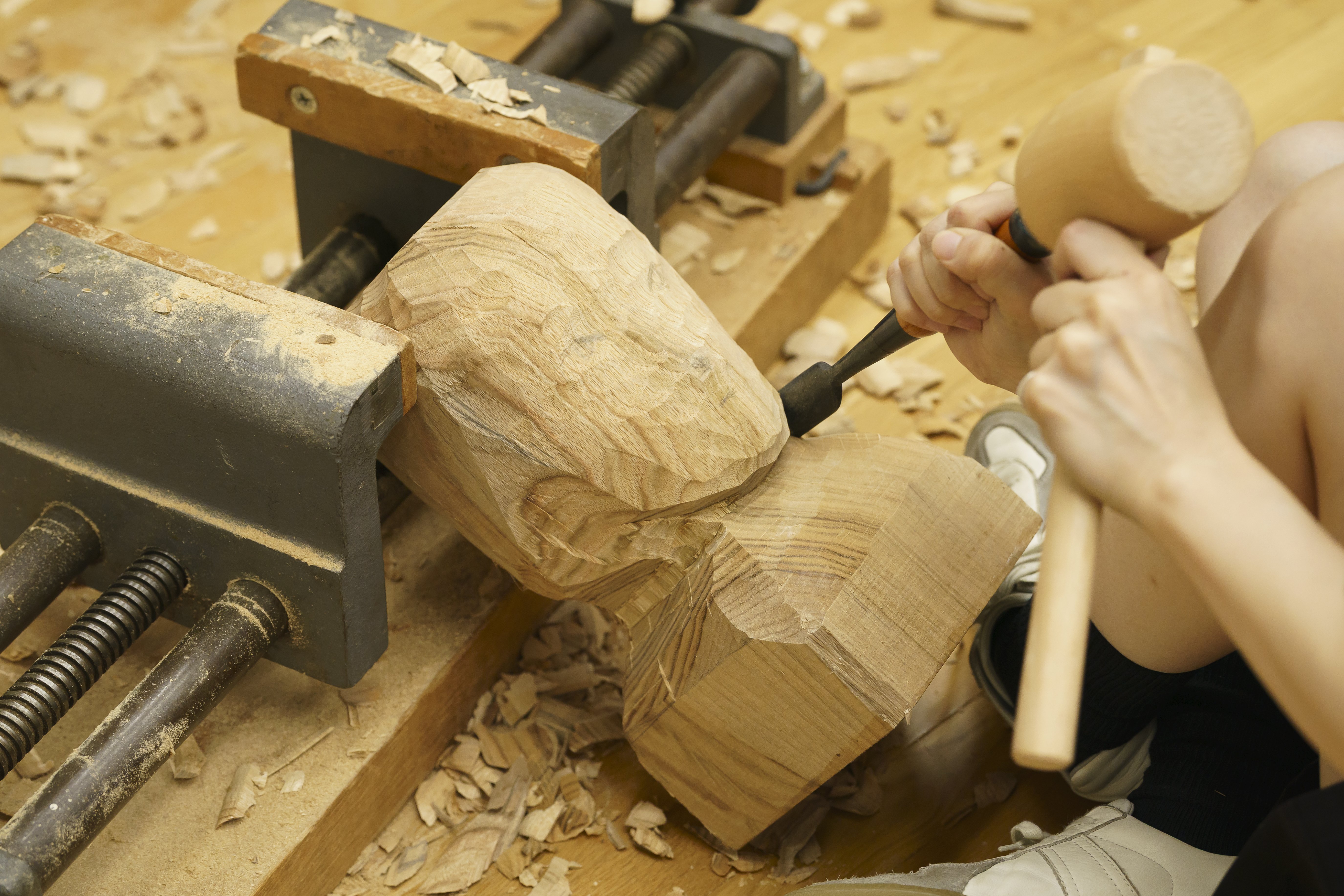 作品の姿が現れてきた。胸像のように見える。