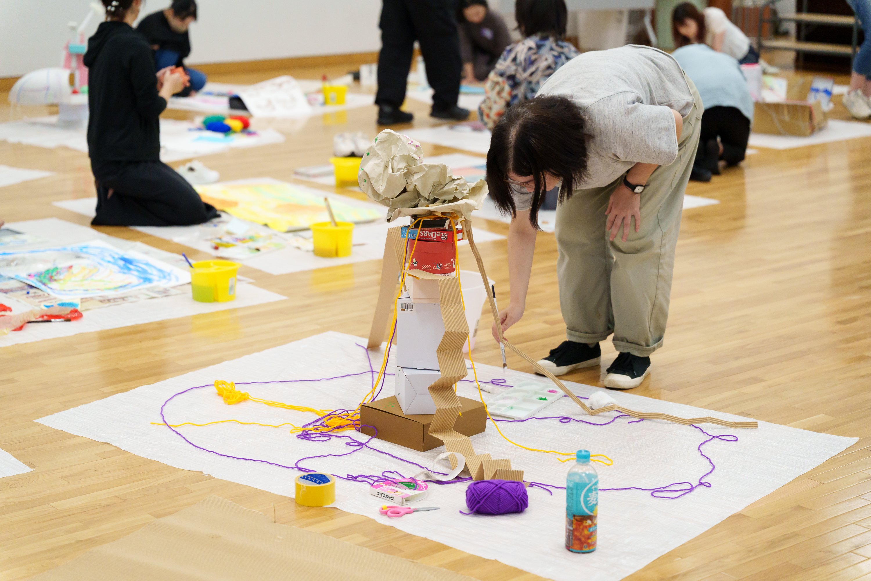 作品が不思議な形へと変化していきます