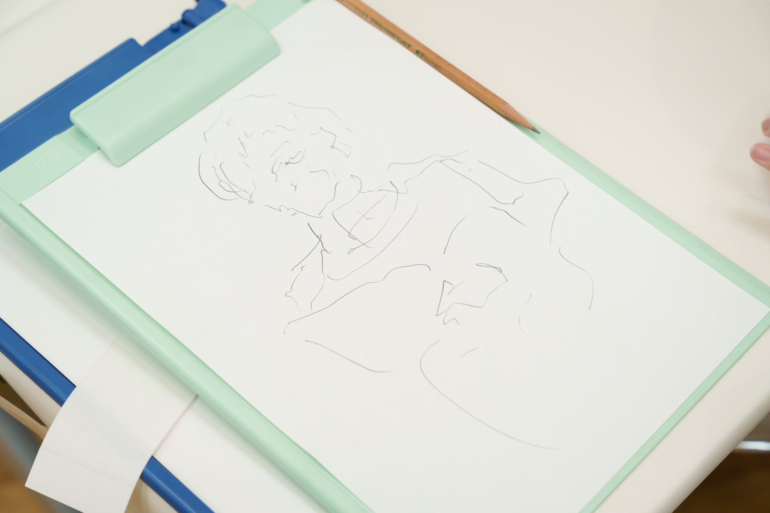 身体全体が揺れ動く中で描いた作品